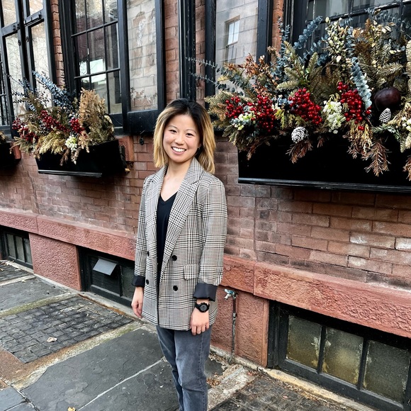 Meet your Posher, Genna - Picture 1 of 1